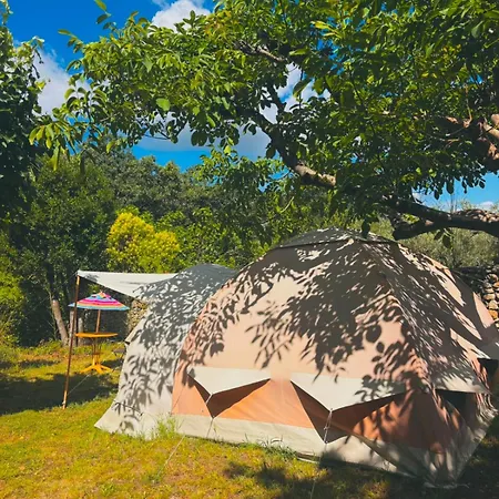 La Tente A 2 Pas De La Riviere Luxury tent *