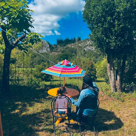 La Tente A 2 Pas De La Riviere Luxury tent